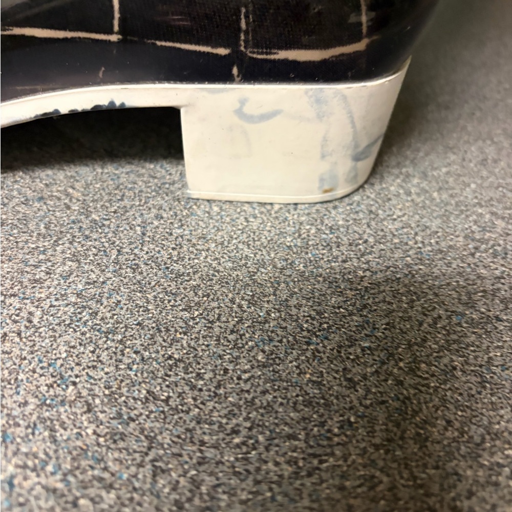 CHANEL (rain boots) - Picture 8 of 15